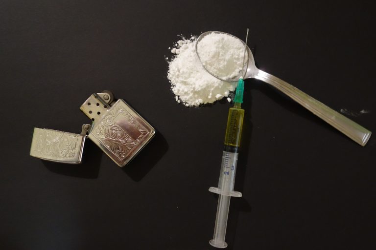 Uzależnienie od heroiny – jak rozpoznać i leczyć?